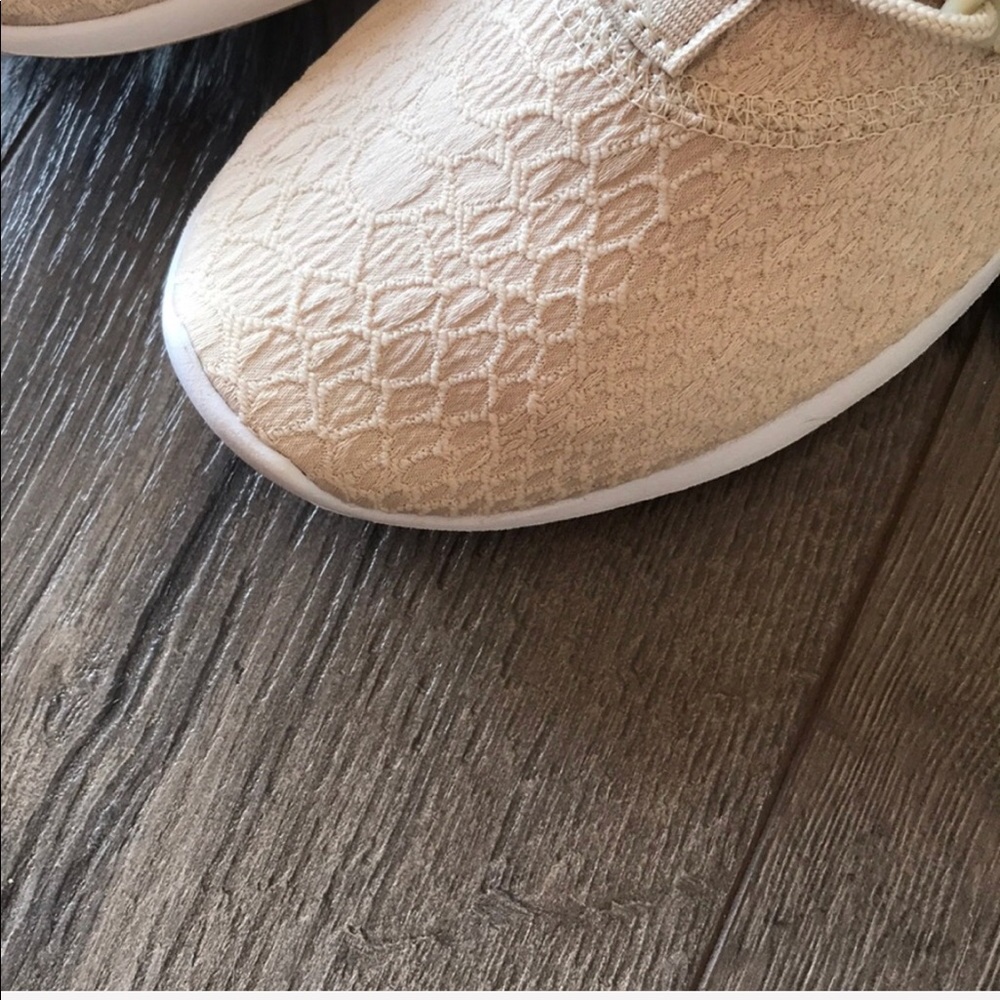 NWT Nike juvenate oatmeal Special edition - Picture 8 of 8